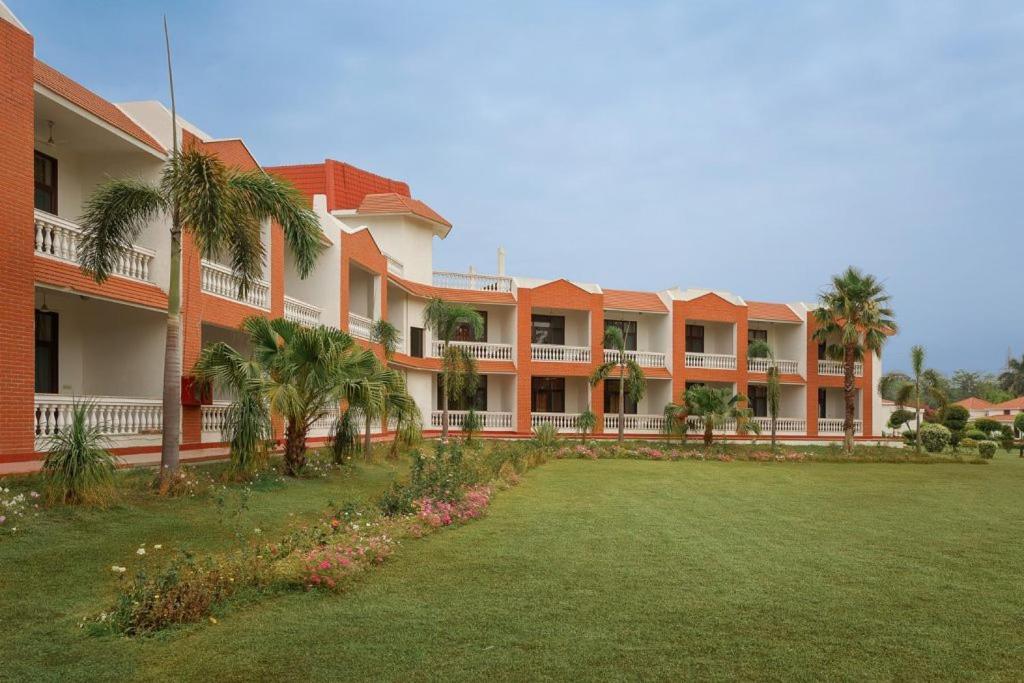 Naturoville Wellness Resort Rishikesh - Surrounded By Nature, Rooted In Wellness Doiwala Exterior foto